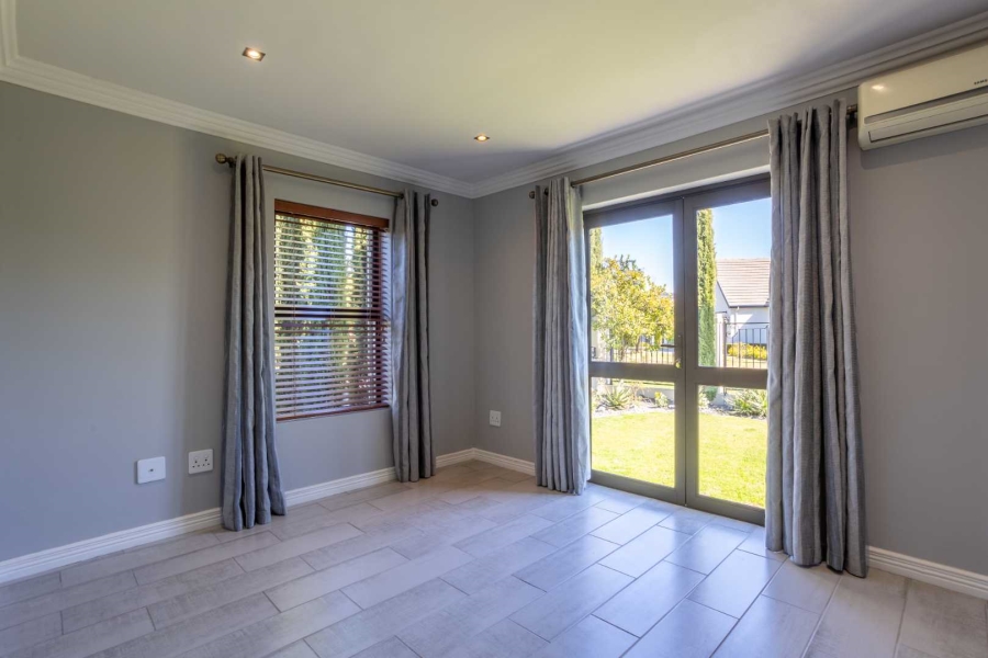 To Let 3 Bedroom Property for Rent in Val De Vie Estate Western Cape